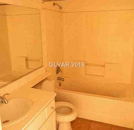 3rd image of 6069 Shadow Oak Dr