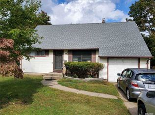 43 Krause St, Bay Shore, NY 11706