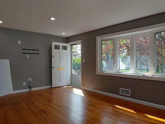 5th image of 563 W 7th Ave