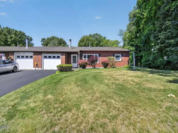 2B Deer Creek, Clifton Park, NY 12065