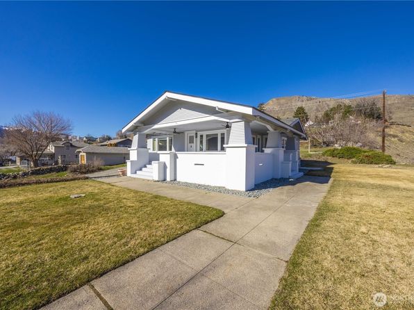 242 3rd Street, Chelan Falls, WA 98817