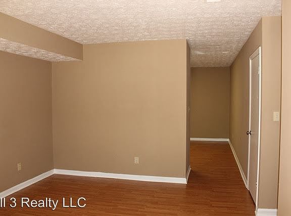 4th image of 135 Meadowbrook Ct