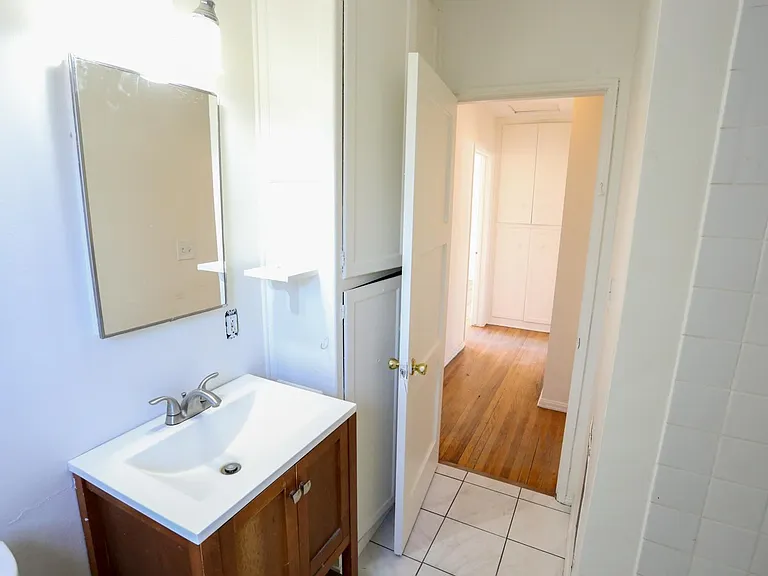 19422 Archwood St — Photo 21