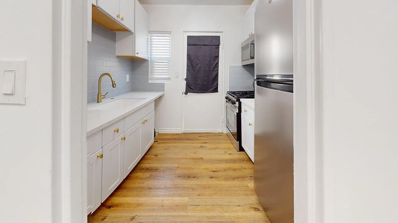 2 bed, 900 sqft, $2,850 — Photo 4