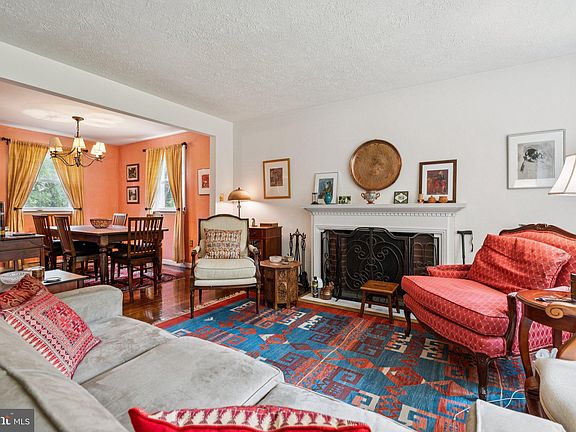 5th image of 972 Woodland Cir