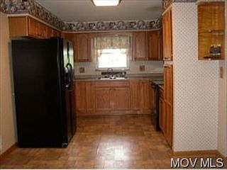 5th image of 1203 Lakeview Dr