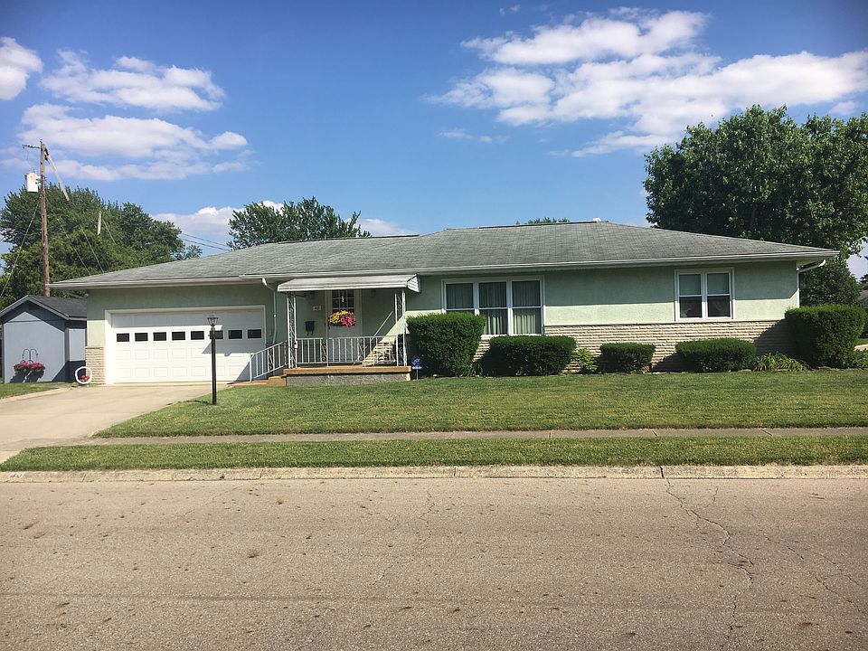 1st image of 40 Westmoor Dr