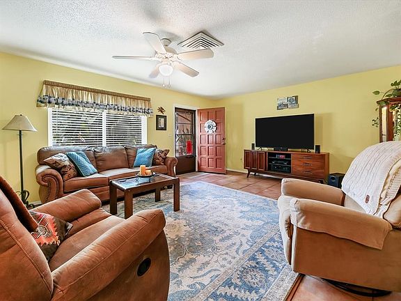 5th image of 4840 Camphor Ave