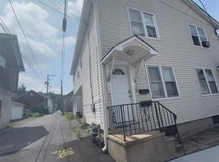 213 E Franklin St, Slatington, PA 18080