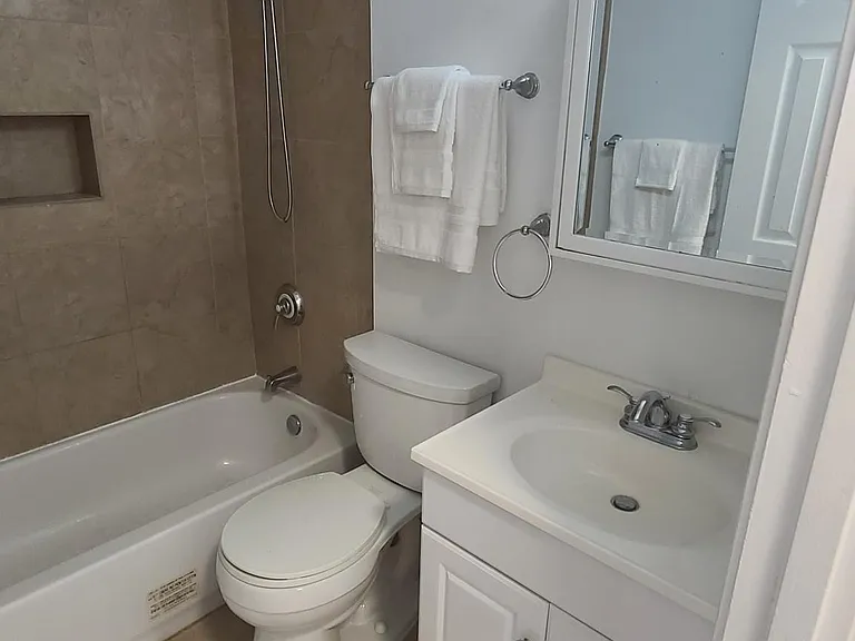 (3rd of 4 Bathrooms) 3rd floor hallway bath between bedrooms