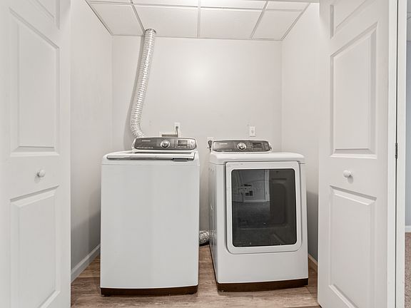 5th image of 136 Conestoga Way #136