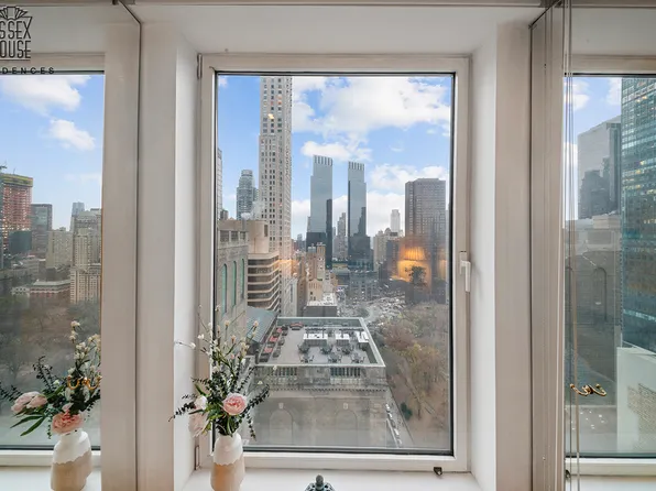 160 Central Park South image 11 of 14