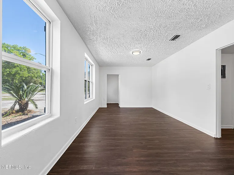 3250 Soutel Dr — Photo 8