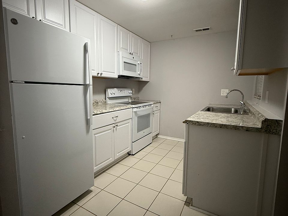1st image of 14 Malibu Way Floor 1
