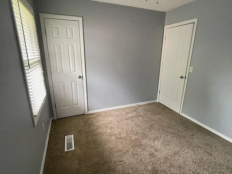 98 Riverview Ct — Photo 14