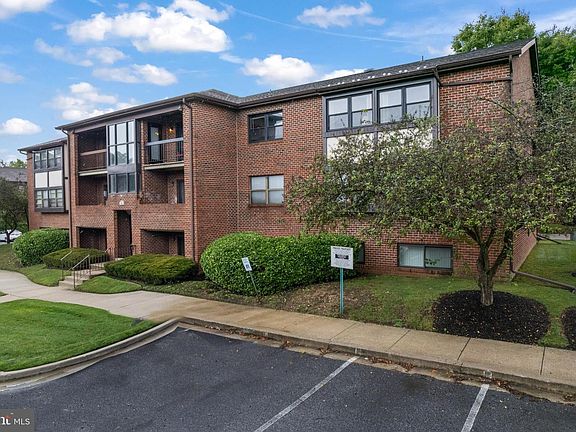2nd image of 8 Juliet Ln APT 304