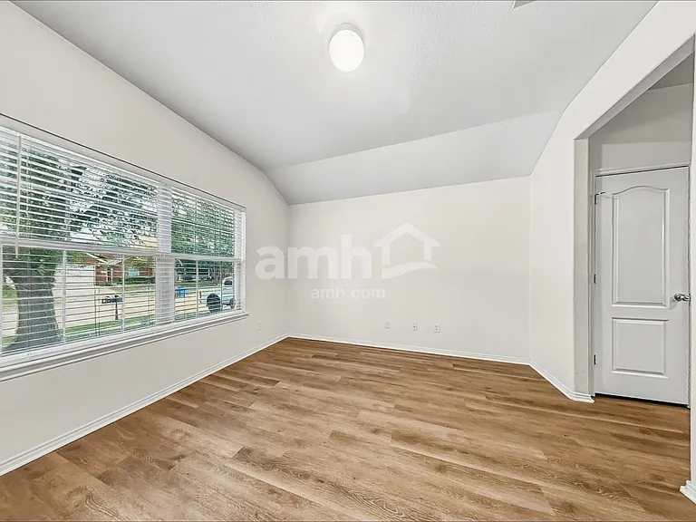10702 Nantucket Dr — Photo 8