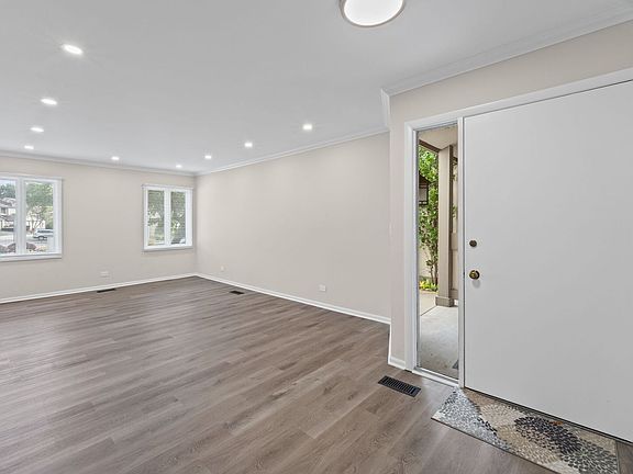 2nd image of 107 Honeysuckle Ct