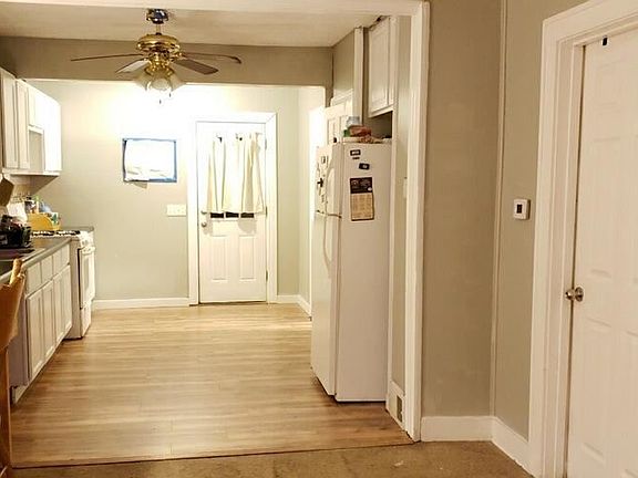 3rd image of 3819 Loraine Ave SW