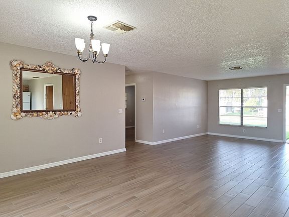 3rd image of 1850 Enterprise Ave APT B