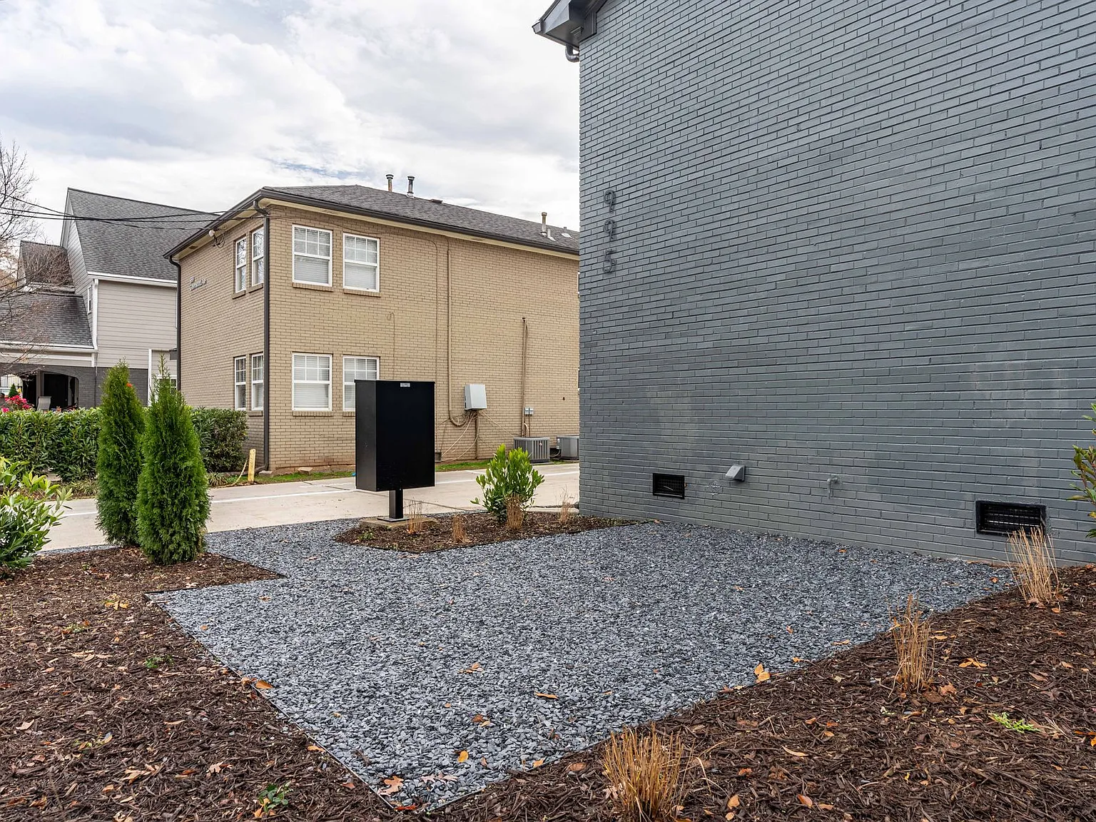 1 Bedroom Luxury Apartments Amazing Virginia Highlands Location! Steps To Shops And Restaurants! — Photo 2