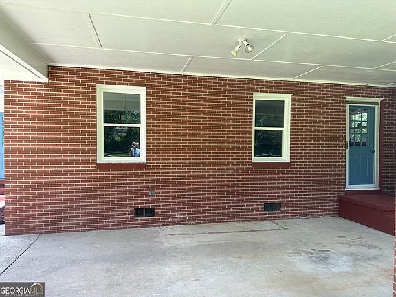 2nd image of 1300 Stonewall St