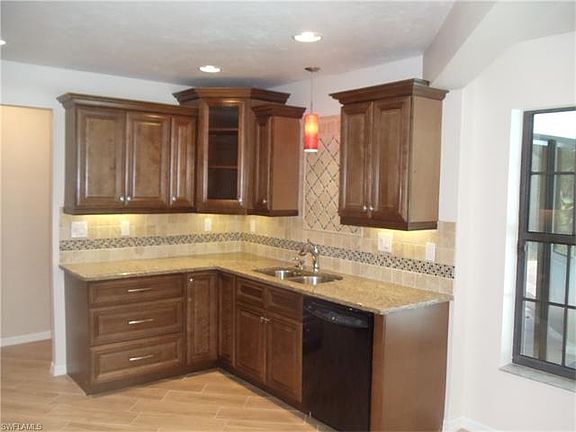 2nd image of 206 SW 36th Ter