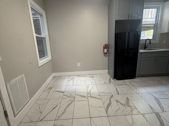 2nd image of 494 S 18th St #2F