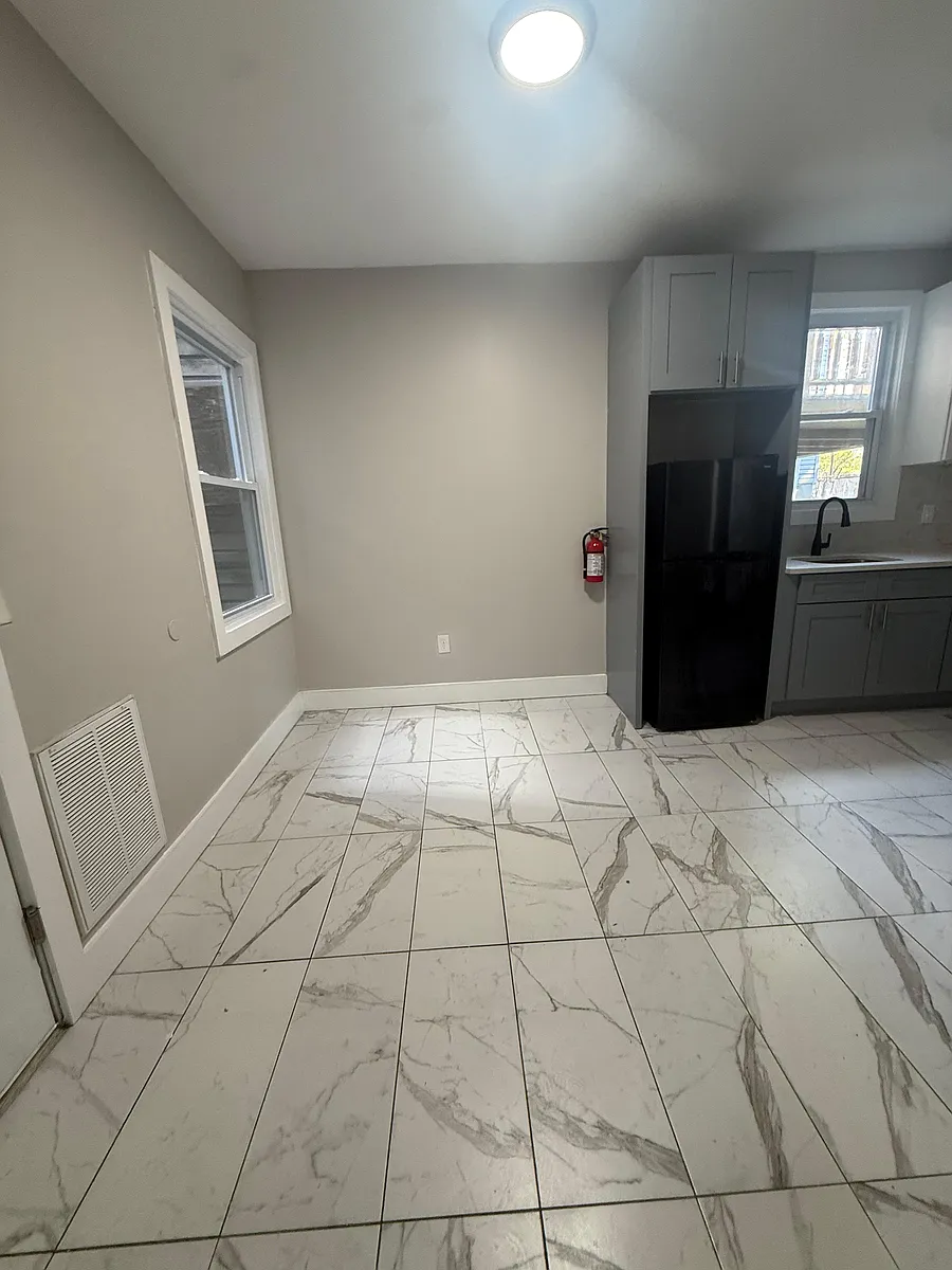 Building Photo - 494 S 18th St #2F
