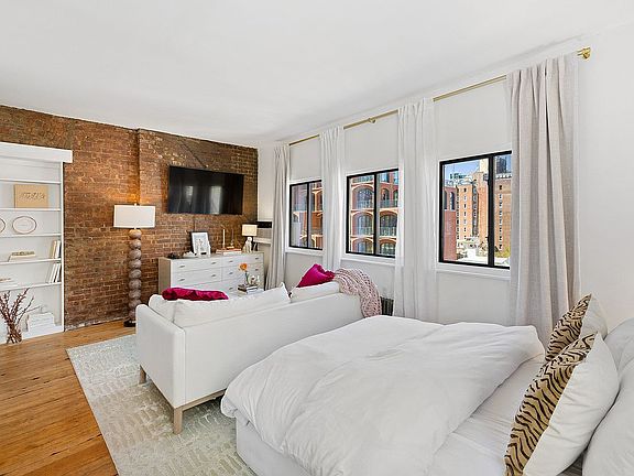 2nd image of 23 E 10th St APT 811