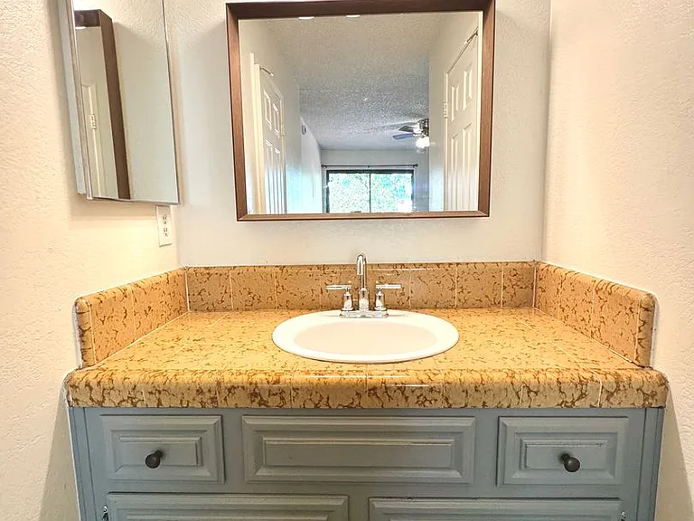 3501 Bernard St #1B — Photo 10