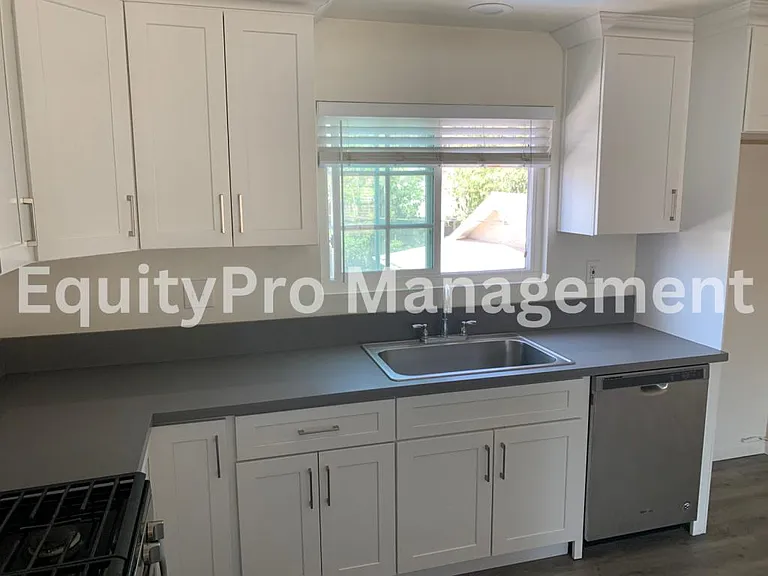 7243 Pickering Ave #D — Photo 4