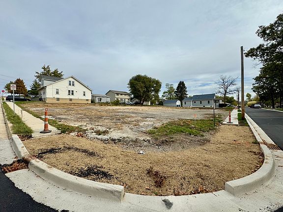 4th image of 999 6th St