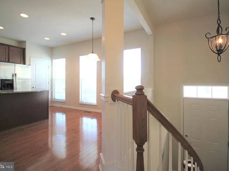 515 Ellison Dr — Photo 6
