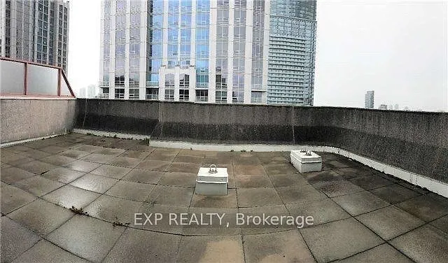 Building Photo - 736 Bay St #3001