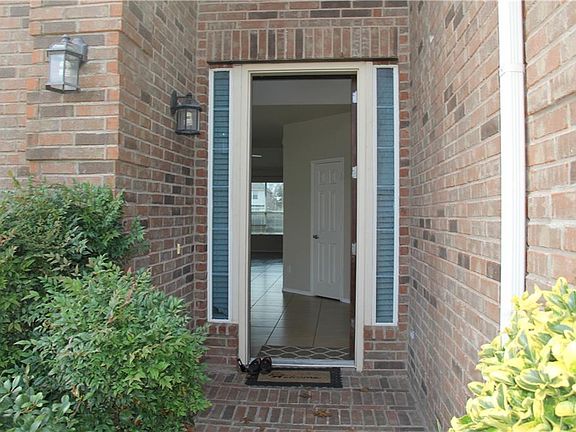 3rd image of 2127 Mackinac Dr
