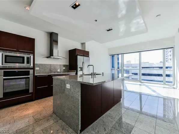 4471 Dean Martin Dr, Las Vegas, NV