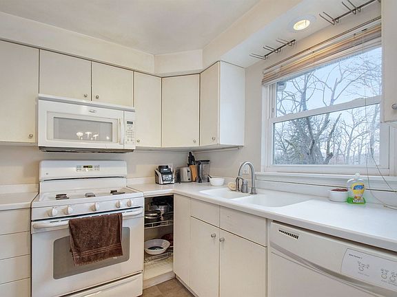 4th image of 1622 Dorwood Dr