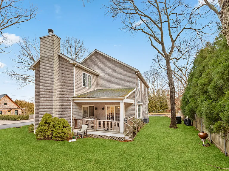 Hillside Dr W — Photo 1
