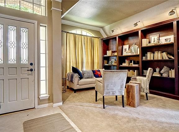 2nd image of 3205 Hawthorne Ct