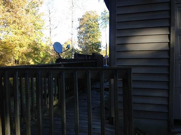 3rd image of 606 Lakepointe Dr