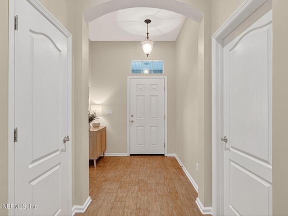 5th image of 172 THORNLOE Drive