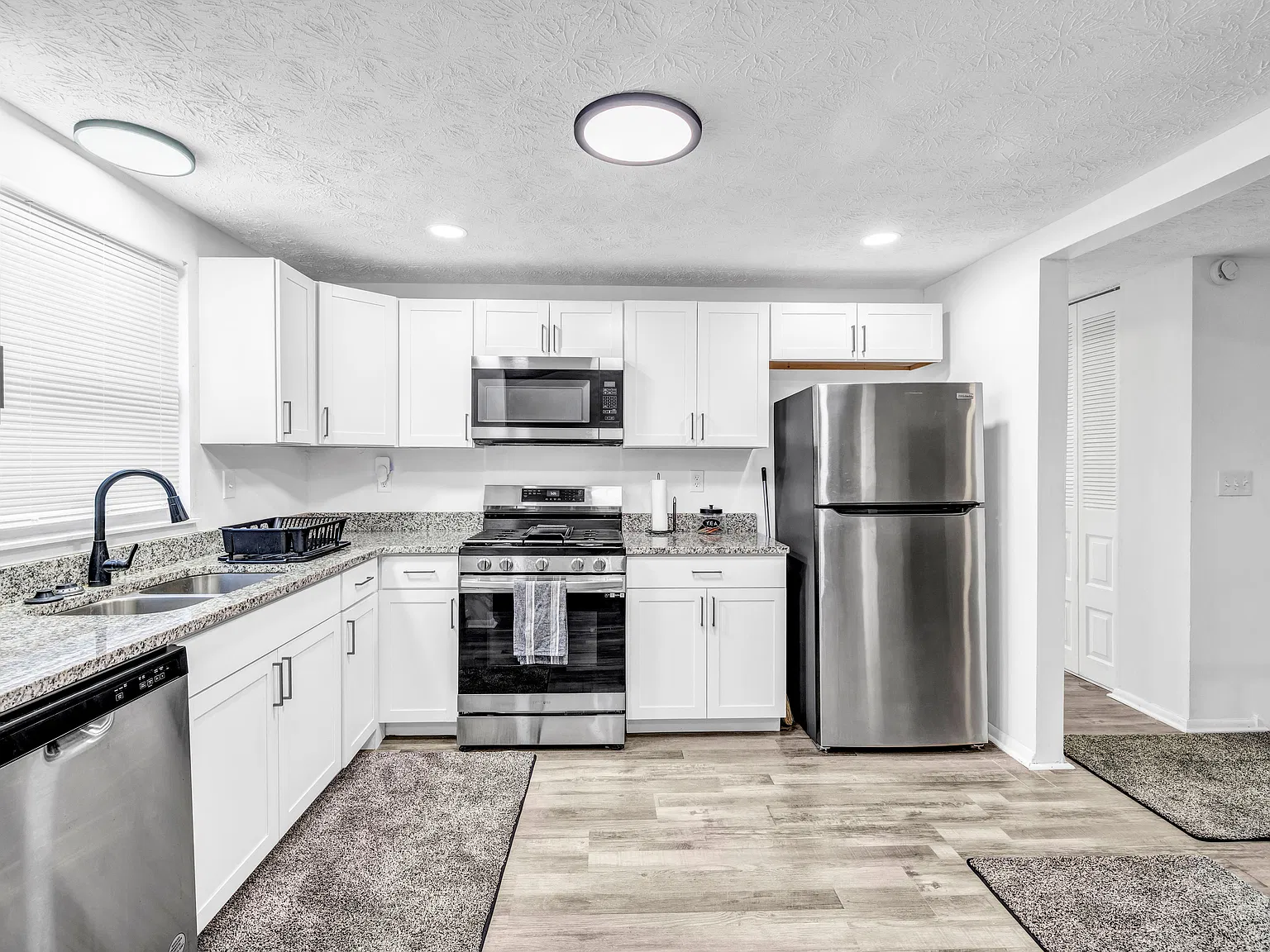 2064 Raintree Pl — Photo 2