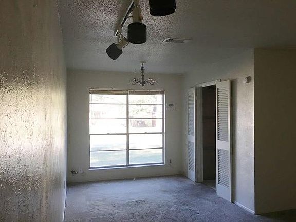 3rd image of 1721 Manchester Dr