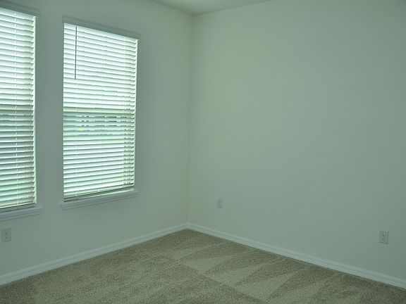 3rd image of 16814 Oakboro St