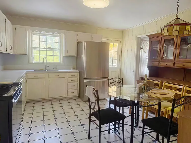 210 Wicklow Rd — Photo 10