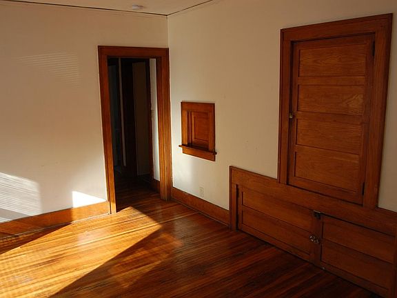Those doorways on the right are storage space - lots of it!