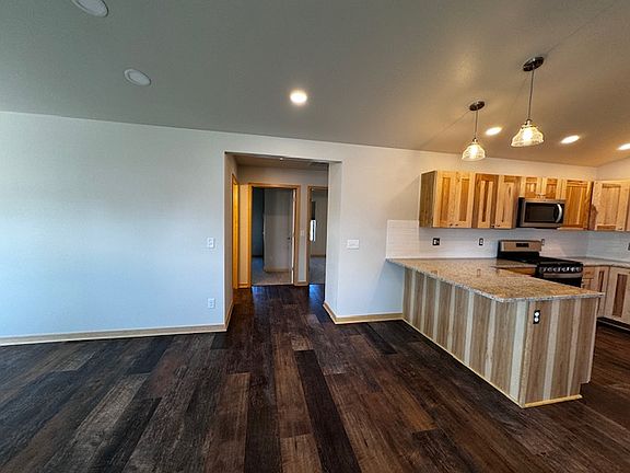 3rd image of 406 Walnut Ct E Unit 10A