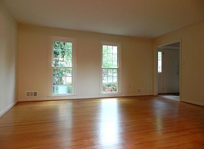 2nd image of 20 Hawthorn Ct