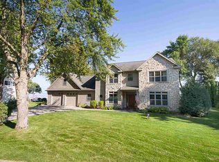 496 Plummers Harbor Rd, Neenah, WI 54956